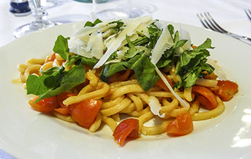 tonnarelli pachino rucola e cacio di morolo
